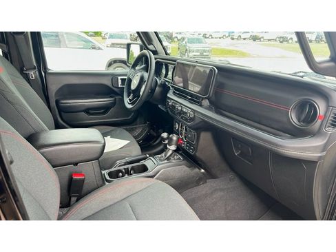 Used 2025 Jeep Wrangler Unlimited Rubicon AWD/4WD image 13