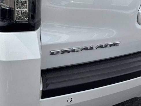 Used 2020 Cadillac Escalade Luxury AWD/4WD image 15