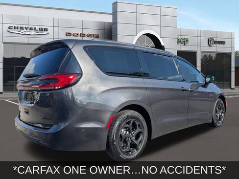 Used 2021 Chrysler Pacifica Touring-L w/ Uconnect Theater Family Group image 3