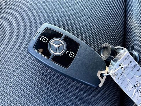 Used 2024 Mercedes-Benz Sprinter 2500 image 14