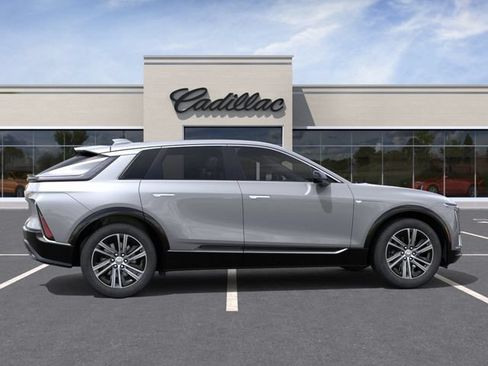 Used 2026 Cadillac Lyriq Luxury w/ LPO, Floor Liner Package AWD/4WD image 5