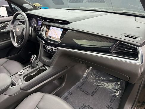 Used 2024 Cadillac XT6 Sport w/ Technology Package AWD/4WD image 28