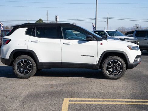 New 2026 Jeep Compass Trailhawk w/ Sun, Sound & Navigation Group AWD/4WD image 6