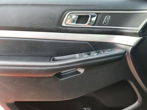 Used 2016 Ford Explorer XLT w/ Equipment Group 202A FWD image 20