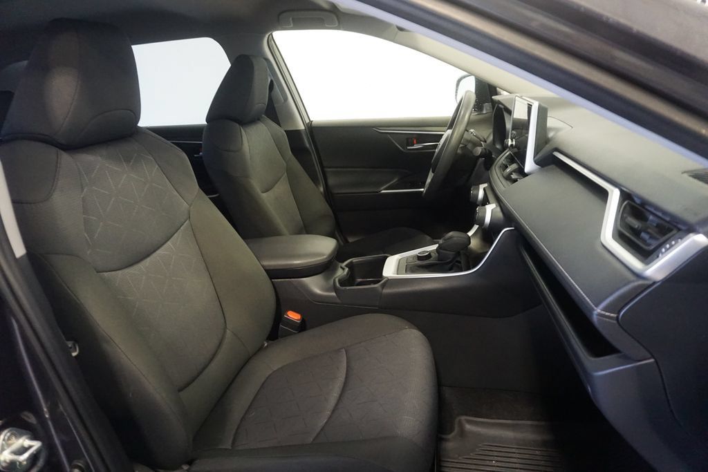 Used 2025 Toyota RAV4 XLE AWD/4WD image 20