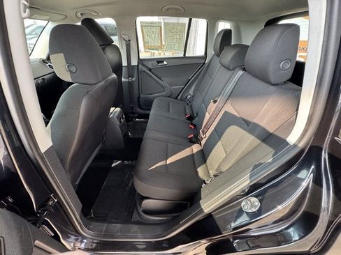 Used 2017 Volkswagen Tiguan S image 32