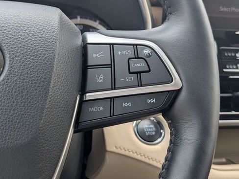 Used 2022 Toyota Highlander Platinum FWD image 26