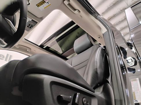 Used 2024 Nissan Rogue SV w/ SV Premium Package FWD image 45