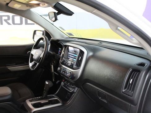 Used 2017 Chevrolet Colorado LT AWD/4WD image 11
