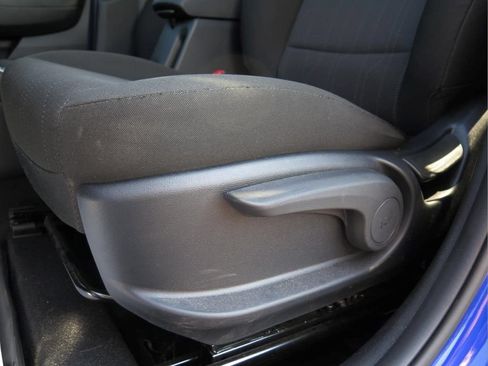 Used 2025 Hyundai Venue SE FWD image 11