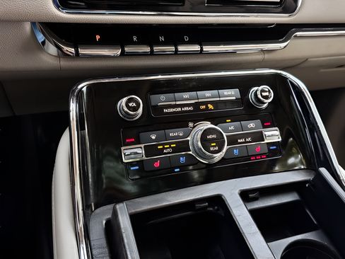Used 2021 Lincoln Navigator Reserve w/ Luxury Package AWD/4WD image 10
