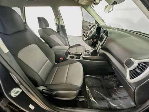 Used 2022 Kia Soul LX FWD image 11