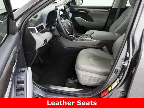 Used 2023 Toyota Highlander Platinum image 14