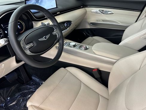 Used 2023 Genesis GV70 2.5T w/ Select Package image 4