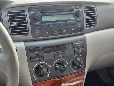 Used 2005 Toyota Corolla LE FWD image 7