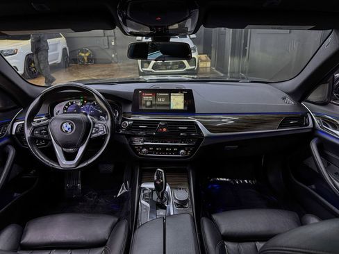 Used 2018 BMW 530i w/ Premium Package image 26