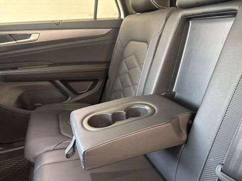 Used 2025 Volkswagen Atlas Cross Sport SE image 26