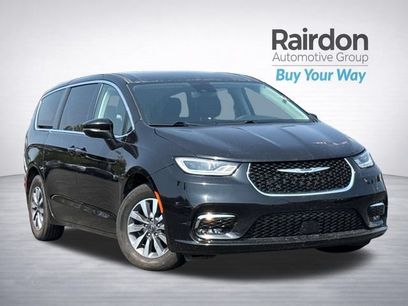 Used 2023 Chrysler Pacifica Touring-L