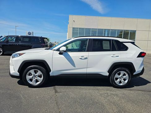 Used 2019 Toyota RAV4 XLE w/ Convenience Package AWD/4WD image 3