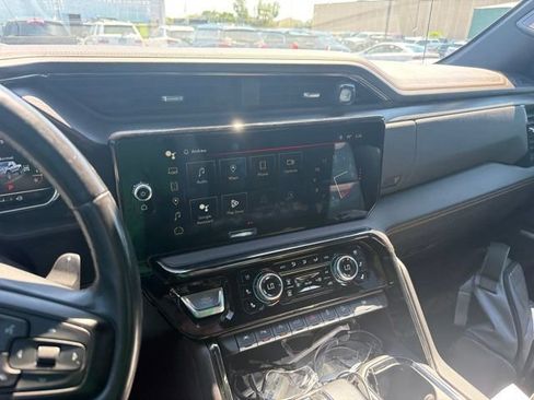 Used 2023 GMC Sierra 1500 AT4 AWD/4WD image 4