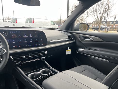 New 2026 Chevrolet Traverse LT image 25