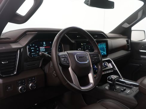 Used 2024 GMC Sierra 1500 Denali AWD/4WD image 18