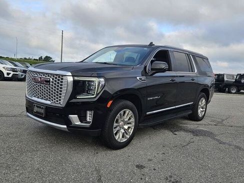 Used 2024 GMC Yukon XL Denali AWD/4WD image 3