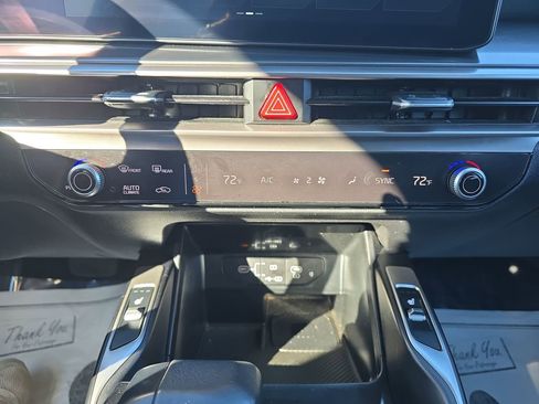 Used 2024 Kia Sorento S image 29