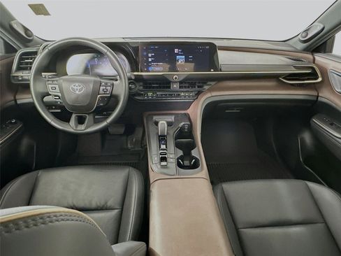 Certified 2023 Toyota Crown Limited image 31