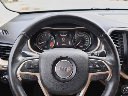 Used 2014 Jeep Cherokee Latitude w/ Comfort/Convenience Group image 21