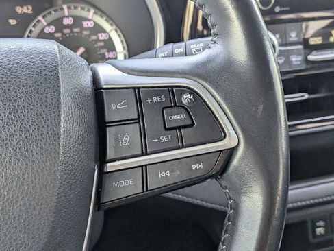 Used 2022 Toyota Highlander XSE FWD image 25