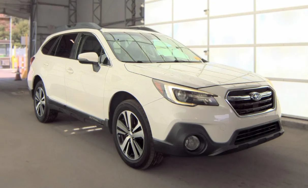 Used 2018 Subaru Outback 2.5i Limited AWD/4WD image 2