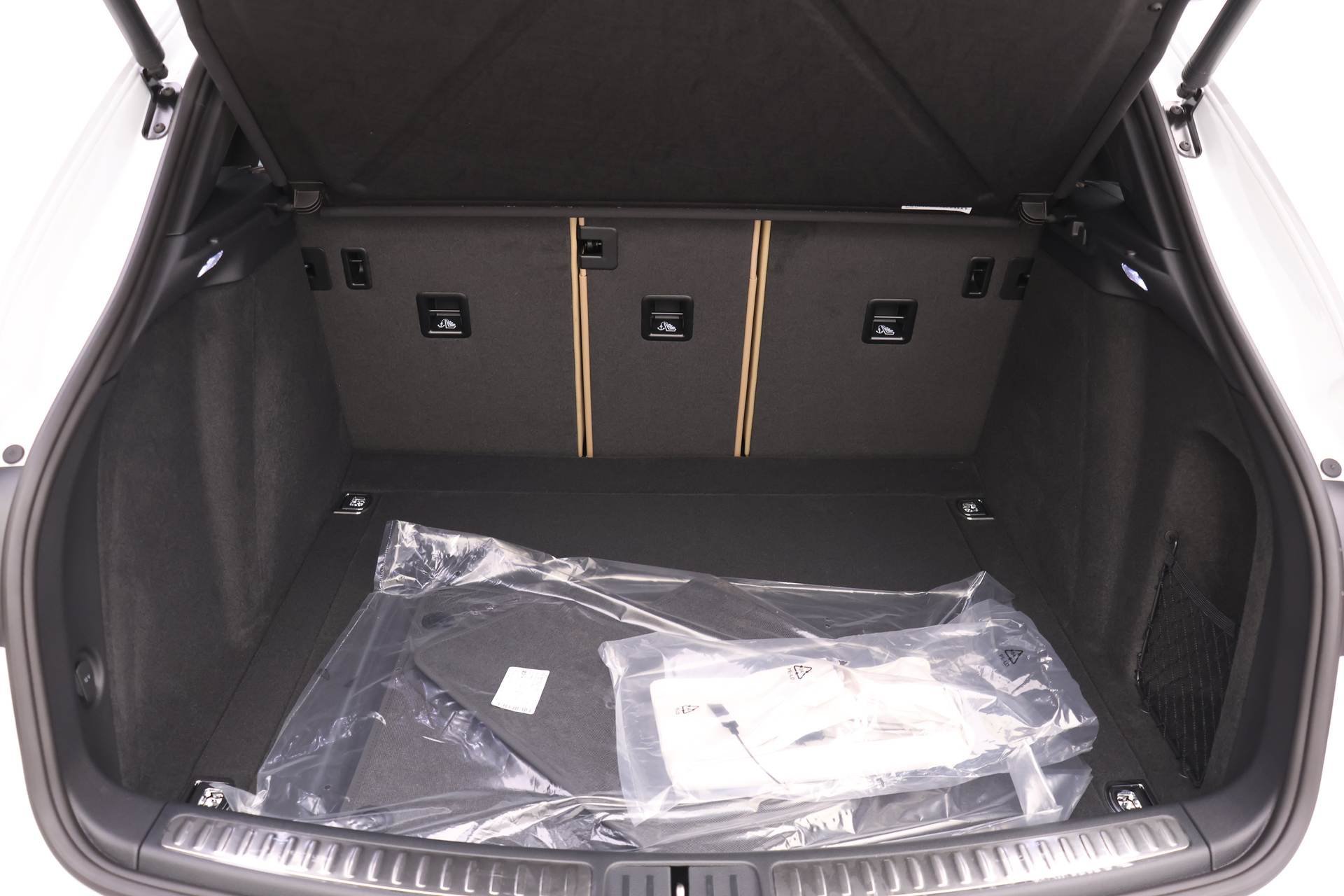 Used 2026 Porsche Macan AWD/4WD image 22