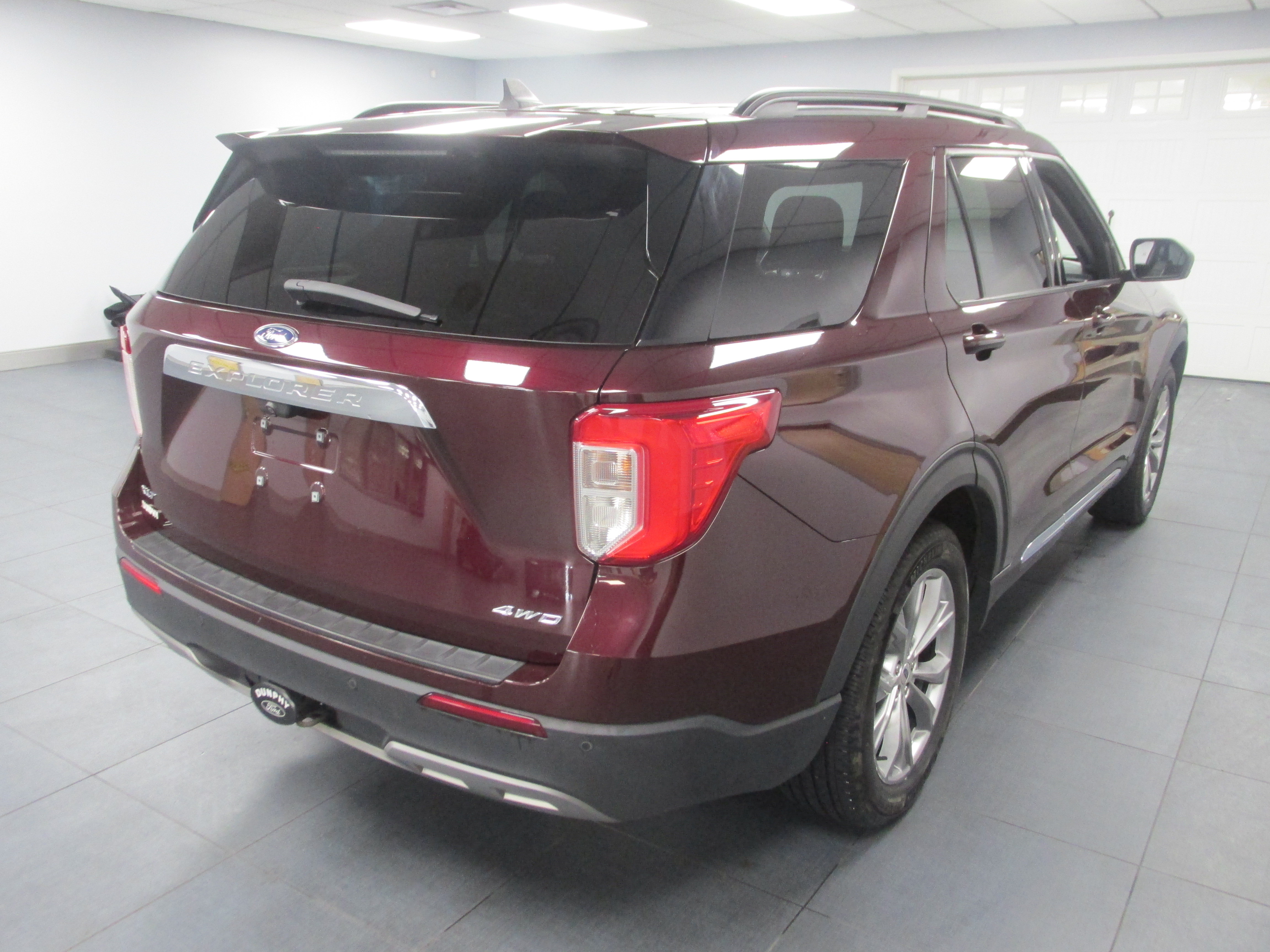Certified 2022 Ford Explorer XLT w/ Equipment Group 202A AWD/4WD image 5