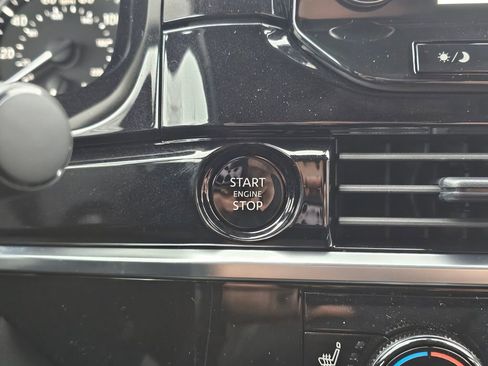 New 2025 Nissan Pathfinder SL image 24