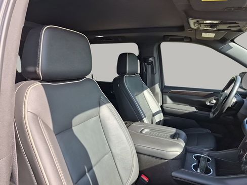 Used 2021 Chevrolet Suburban Premier w/ Premium Package image 15