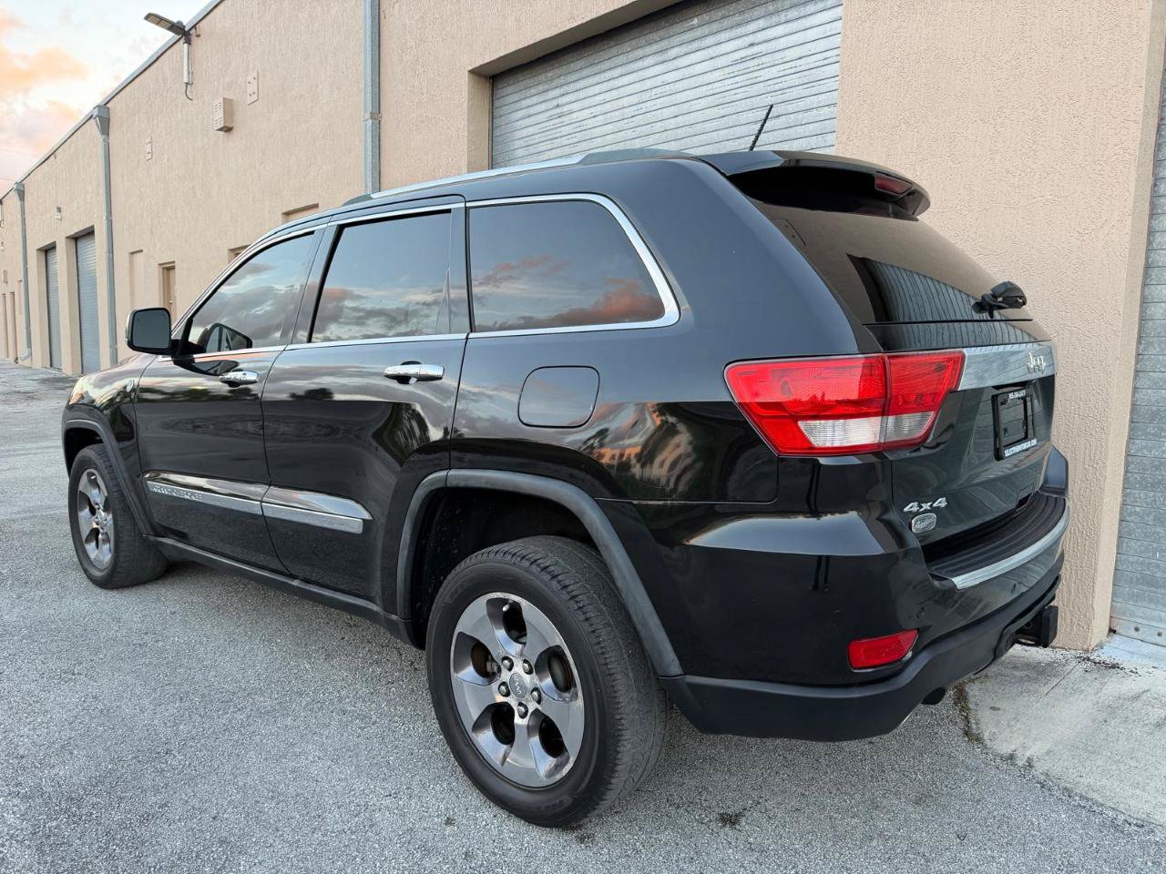 Used 2011 Jeep Grand Cherokee Overland AWD/4WD image 6