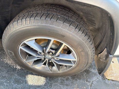 Used 2018 Jeep Grand Cherokee Limited image 9