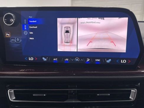 New 2026 Chevrolet Traverse Z71 w/ Driver Confidence Package AWD/4WD image 17