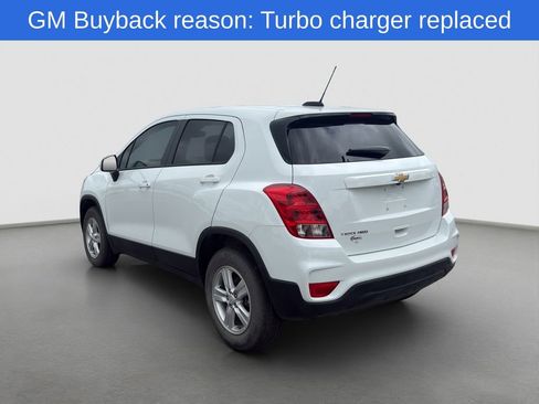 Used 2022 Chevrolet Trax LS w/ Tint and Cruise Package AWD/4WD image 4