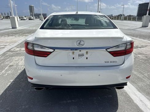 Used 2018 Lexus ES 350 350 w/ Luxury Package w/Wood Trim image 24