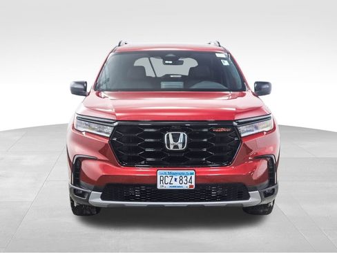 Used 2025 Honda Pilot TrailSport image 8