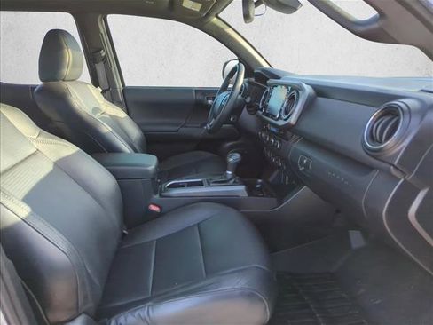 Used 2022 Toyota Tacoma TRD Sport w/ TRD Premium Sport Package image 23