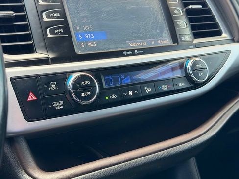 Used 2015 Toyota Highlander XLE FWD image 22
