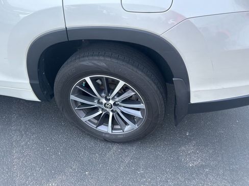 Used 2017 Toyota Highlander XLE w/ Carpet Mat Package image 16