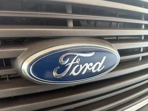 Used 2016 Ford Transit 150 XL image 36