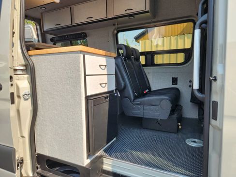 Used 2024 Mercedes-Benz Sprinter 2500 image 12