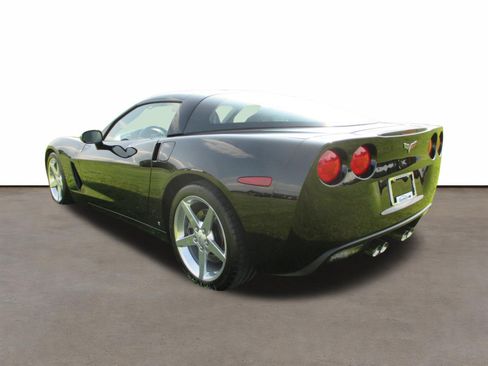 Used 2006 Chevrolet Corvette Coupe w/ Preferred Equipment Group RWD image 3
