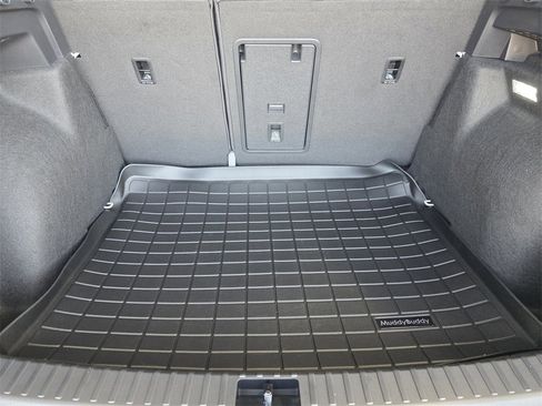 New 2025 Volkswagen Taos SE image 22