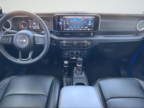 Used 2025 Jeep Gladiator Sport AWD/4WD image 7